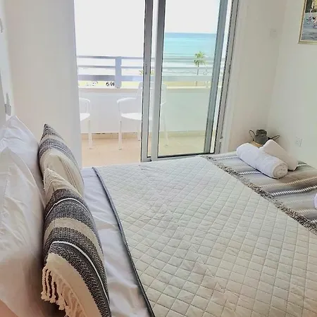 아파트 Seaview Luxury 라르나카