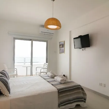 Seaview Luxury Ларнака